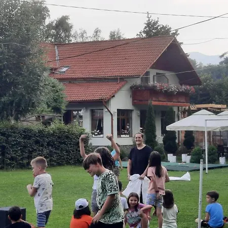 Pensiunea Poiana Avrigului Guest house